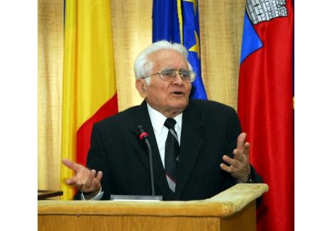 În luna septembrie a anului 2009 Miron Raţiu a primit o diplomă de onoare din partea Consiliului Local al Oradiei, cu ocazia împlinirii vârstei de 80 de ani.